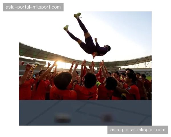 特写:世界杯资格赛关键点球,巴基斯坦门将神扑后振臂怒吼 特写:世界杯资格赛关键点球,巴基斯坦门将神扑后振臂怒吼